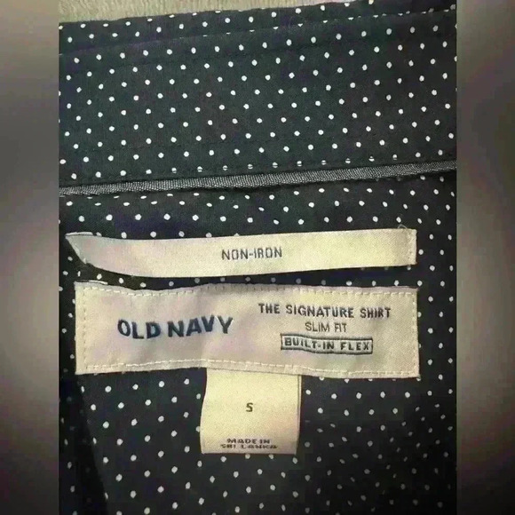 Men’s Blue Polka Dot Old Navy Button Up - Picture 3 of 6